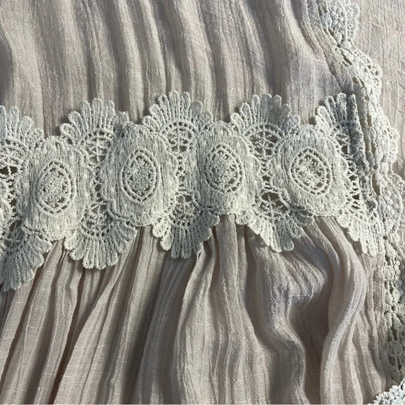 Charlotte Russe Beige Lace Accent Duster!🌺 - Picture 14 of 14